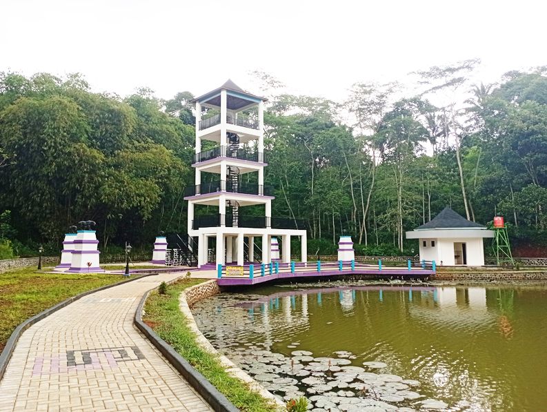 Situ Wangi di Desa Winduraja, Kecamatan Kawali, Kabupaten Ciamis. Salian ti Situ Wangi, di Ciamis kaler nu bisa dipake ngbuburit teh Taman Surawisesa.