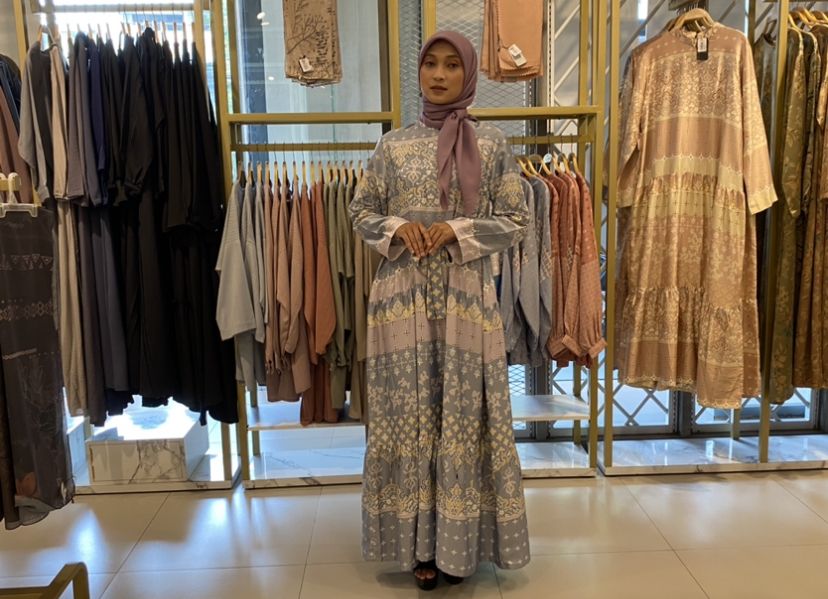 Outfit buka bersama gaya glamaour koleksi Karita Surabaya