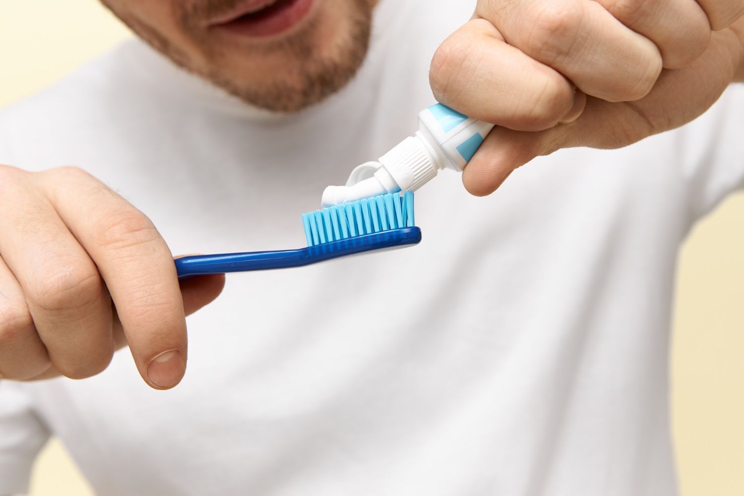 Ustadz Adi Hidayat: Inilah Hukum Menggosok Gigi Saat Berpuasa!