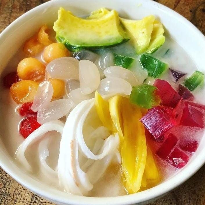 Es teler merupakan minuman khas asli indonesia yang terbuat dari campuran buah, sirup manis dan susu kental manis. / Instagram @rujakumabali