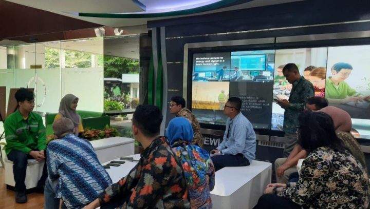 Centre Of Execelent Kemendiknas, Alumni SMKN 1 Cirebon Diberangkatkan ke Prancis/smkn 1 cirebon