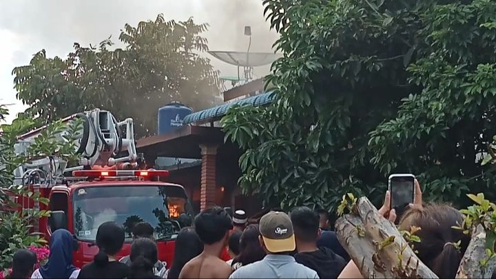 Grosir sembako terbakar hebat di Labuhanbatu, Sumatera Utara. (MEDANSATU.ID)