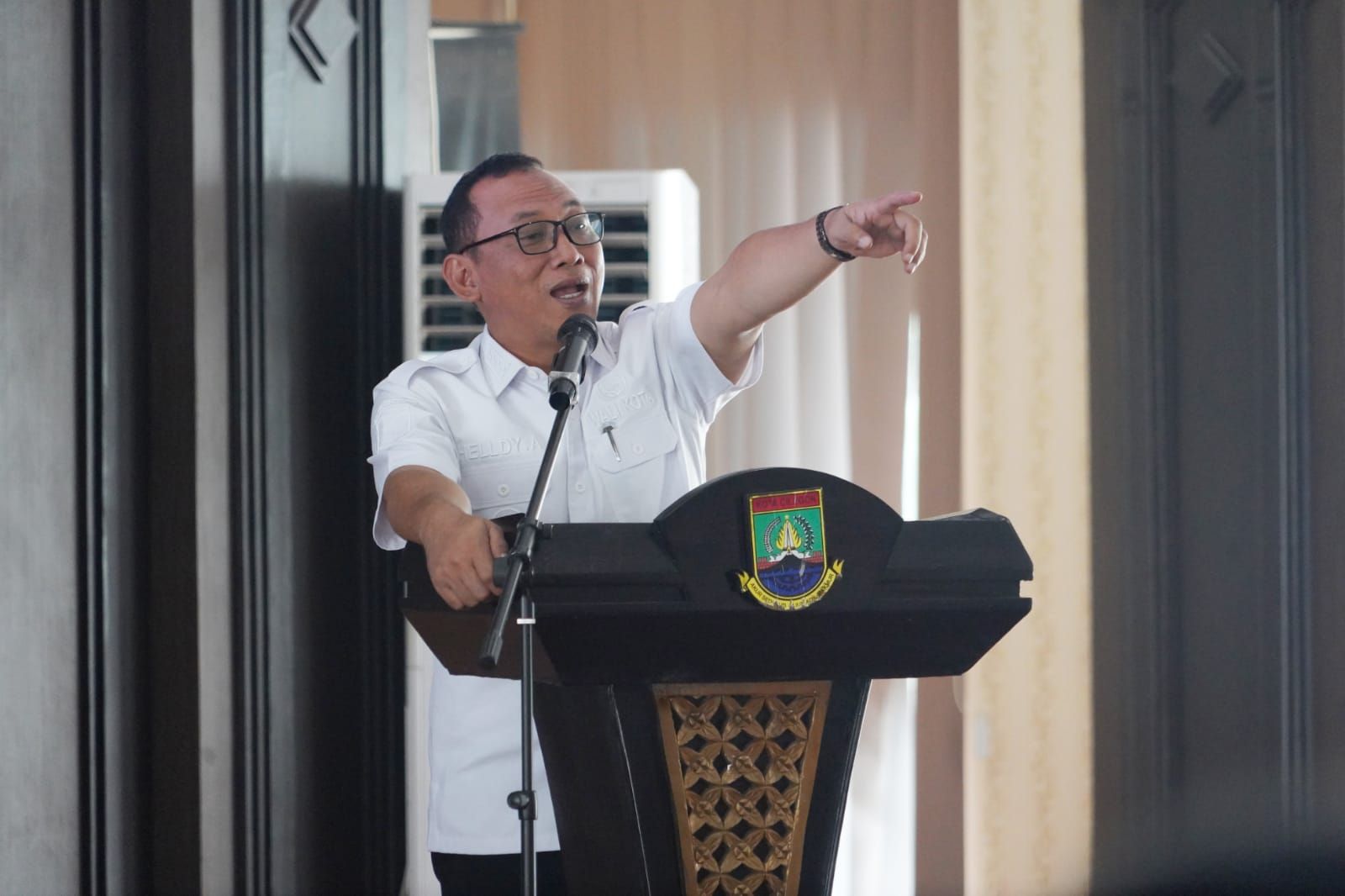 Wali Kota Cilegon Helldy Agustian menyampaikan bahwa terkait adanya larangan bukber atau buka bersama bulan Ramadhan 1444 H pihaknya menunggu surat dari Kemendagri.