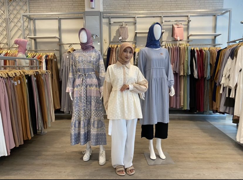 Outfit bukber gaya simple koleksi Karita Surabaya