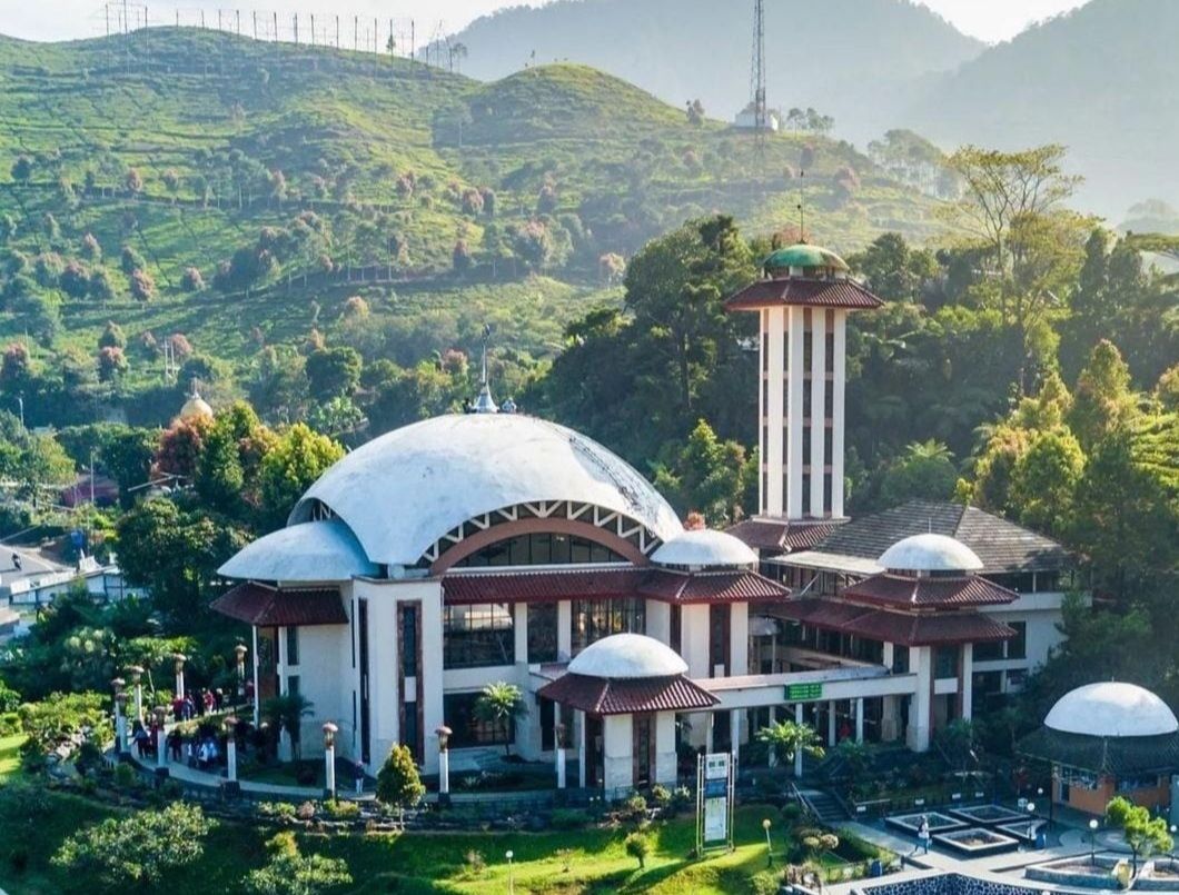 Masjid Atta Awun Puncak Bogor.