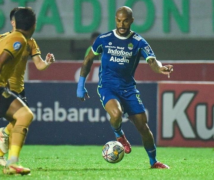 David da Silva mencetak gol bagi Persib saat melawan Bhayangkara FC skor 2-1.*