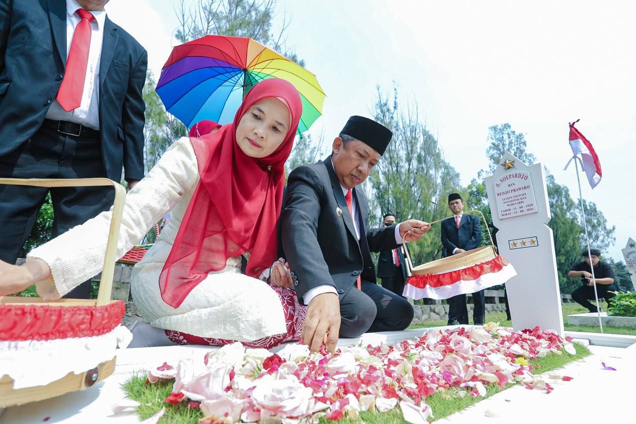 Ziarah ke Makam Pendahulu, Yana: Teladani Semangat BLA dalam Membangun Kota Bandung.