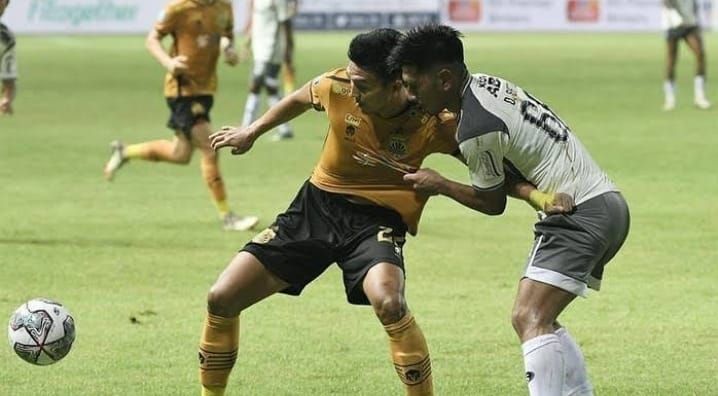 Persib Bandung vs Bhayangkara FC di BRI Liga 1.
