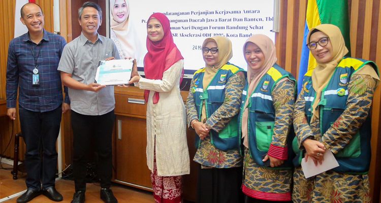 FBS dan bjb cabang Tamansari Kota Bandung melakukan kerja sama dalam rangka mengakselerasi Open Defecation Free (ODF) 100 persen.