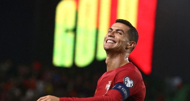 Cristiano Ronaldo bermain untuk timnas Portugal di kualifikasi Euro 2024.  