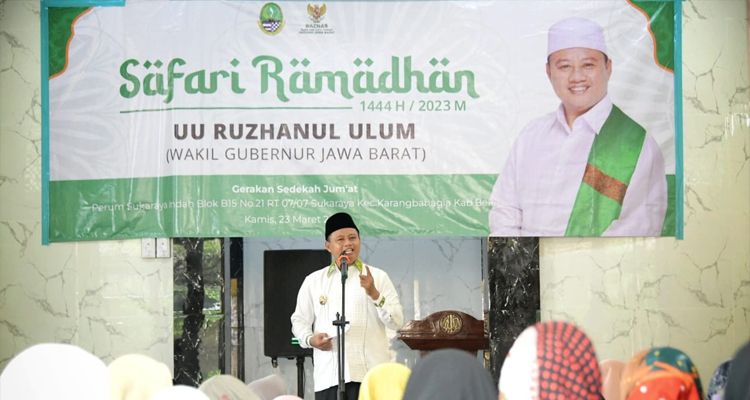 Wagub Jabar Uu Ruzhanul Ulum melakukan Safari Ramadan di Masjid Al Faidzin Perum Pilar Mas Asri, Kabupaten Bekasi, Kamis (23/3/2023).