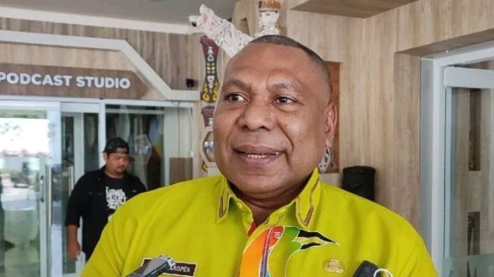 Kepala Badan Pengembangan Sumber Daya Manusia (BPSDM) Pemprov Papua katakan tak lagi biayai beasiswa ribuan mahasiswa