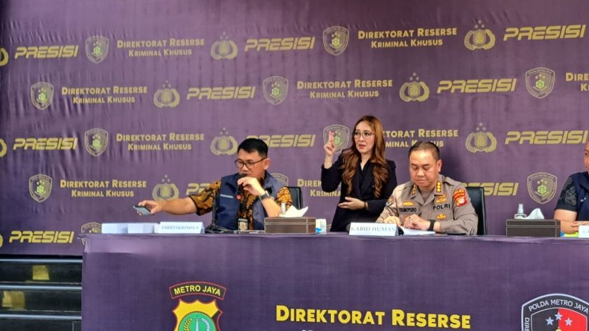 Dirreskrimum Polda Metro Jaya, Kombes Pol Auliansyah Lubis saat konferensi pers.