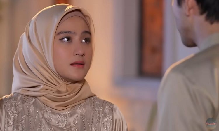 Sinopsis Bidadari Surgamu episode 13 SCTV hari ini 25 Maret 2023, Denis Gendong Sakinah, Namira Cemburu. Cek di sini.