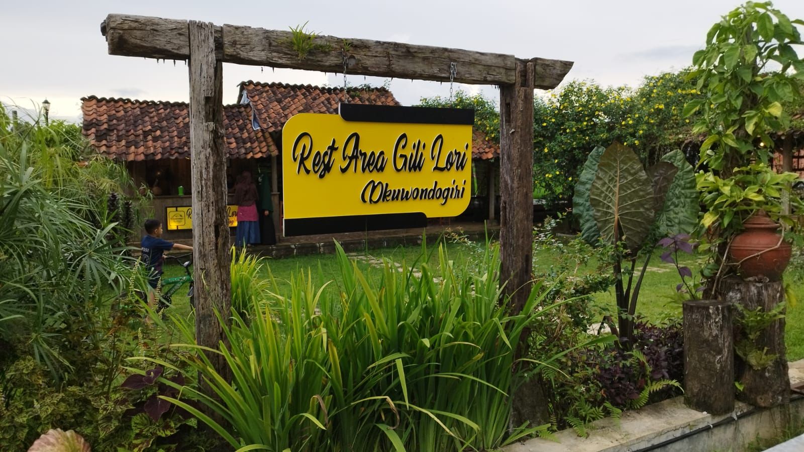 Ngabuburit Asik di Banjarnegara, Rest Area Giri Lori d'kuwondogiri, Yuk Ajak Keluarga Nikmati Suasana Alam Persawahan