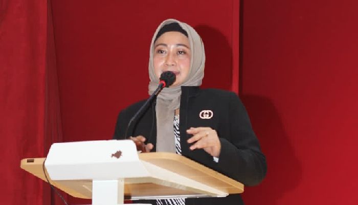 Ketua Umum DPP ALPEKSI, Julia Putri Noor