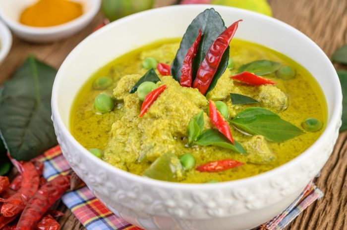 Resep dan cara membuat opor ayam untuk lauk