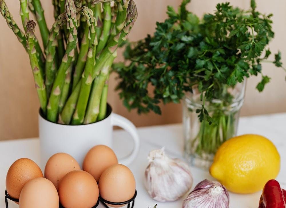 Ilustrasi sayur, telur dan lemon / Karolina / Pexels.