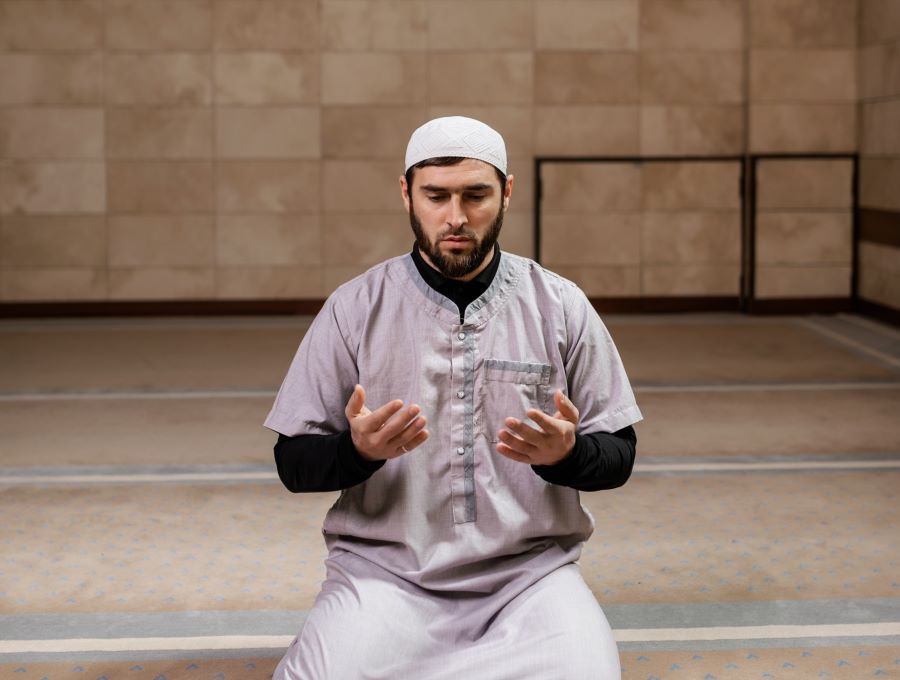 Doa Puasa Ramadhan Hari Ketiga Lengkap Dengan Arab, Latin, dan Terjemahannya