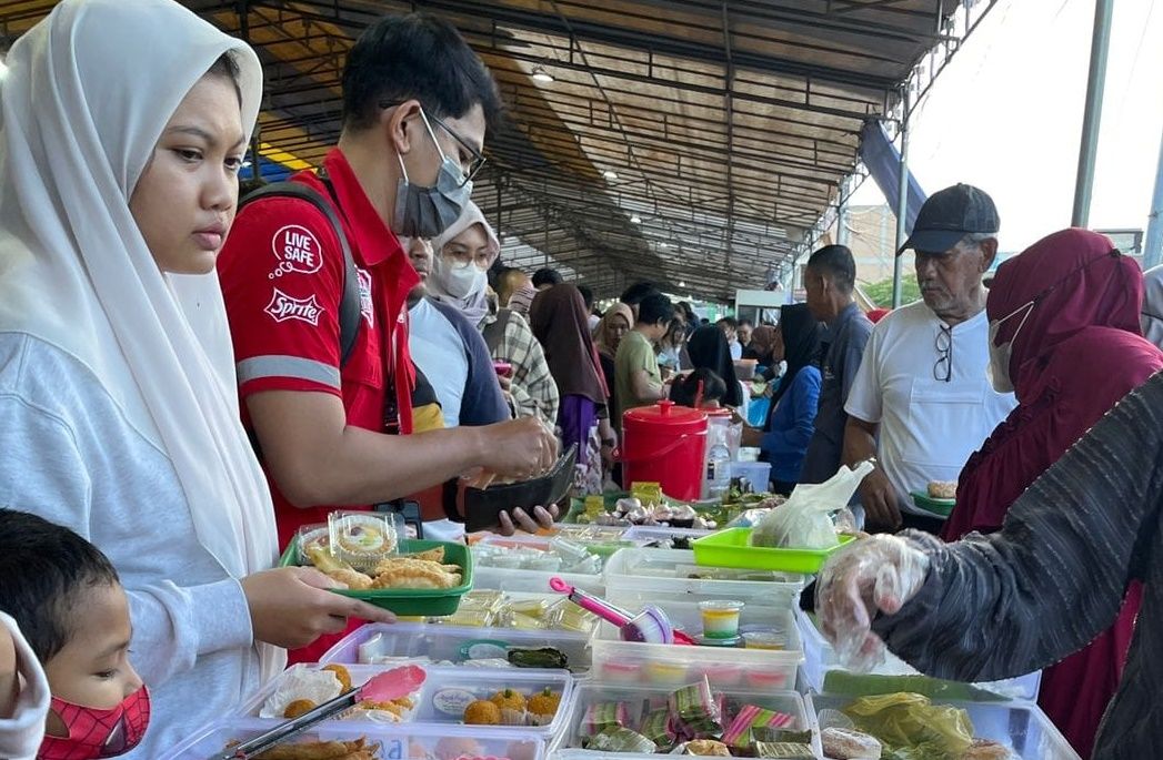 Inilah lima lokasi berburu makanan takjil di Batam pada Ramadhan 2023 yang ramai pengunjung dan favorit warga.