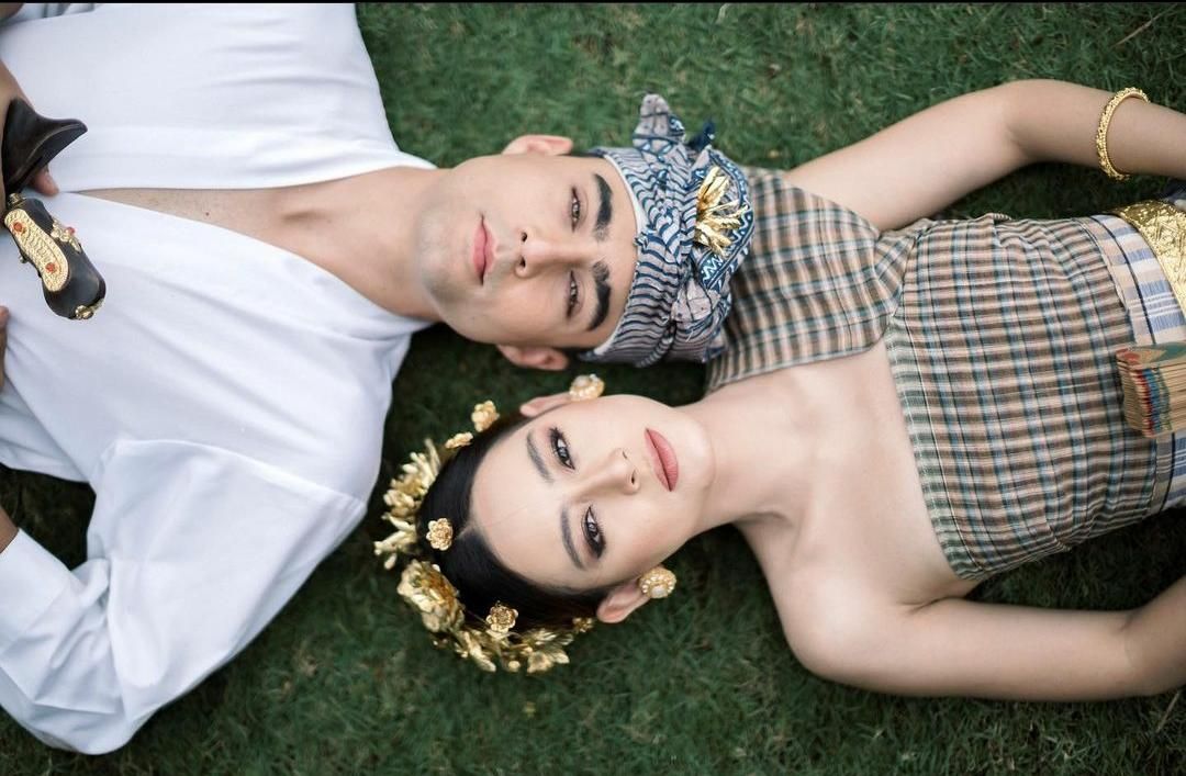 sesi foto pernikahan Laura Theux dan Indra Brotolaras