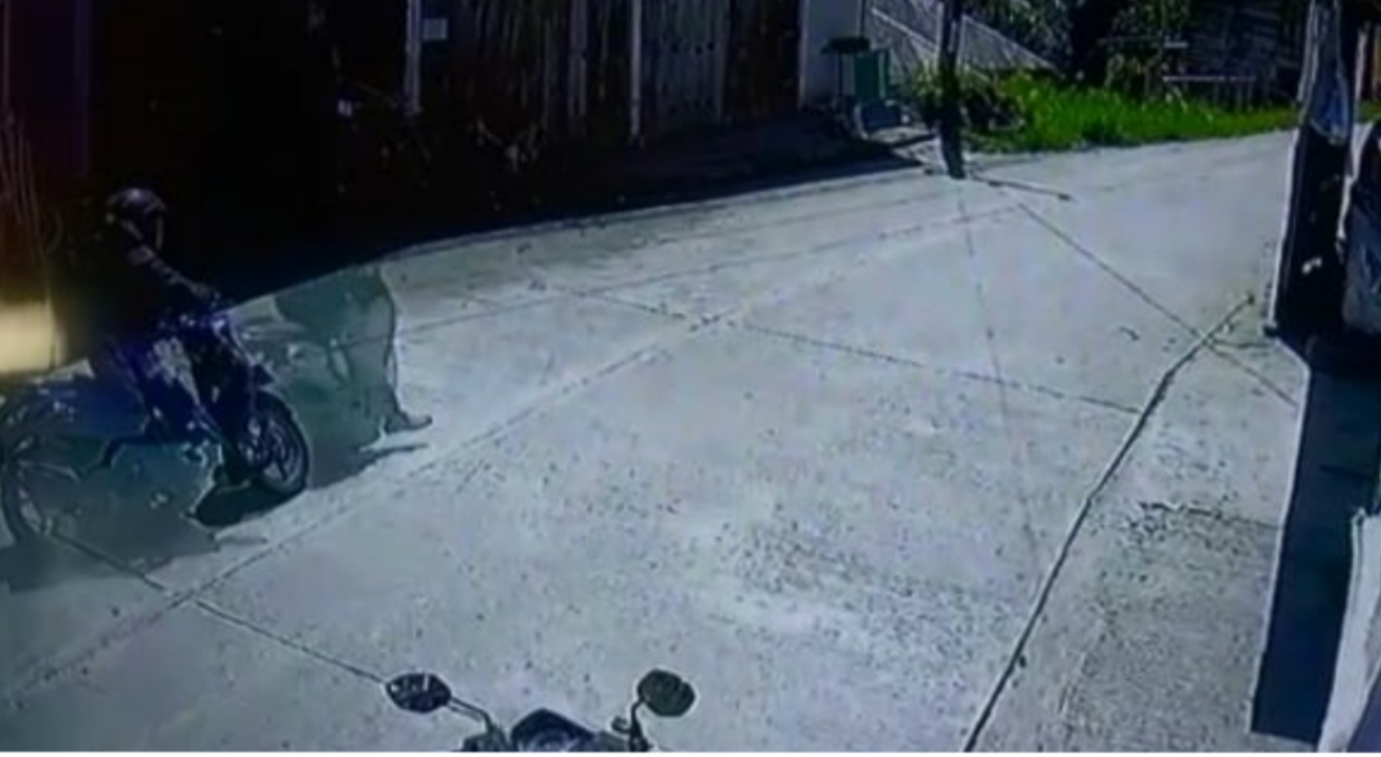 Seorang bocah yang masih duduk di bangku kelas IV SD jadi korban tabrak lari. (Tangkapan Layar CCTV).