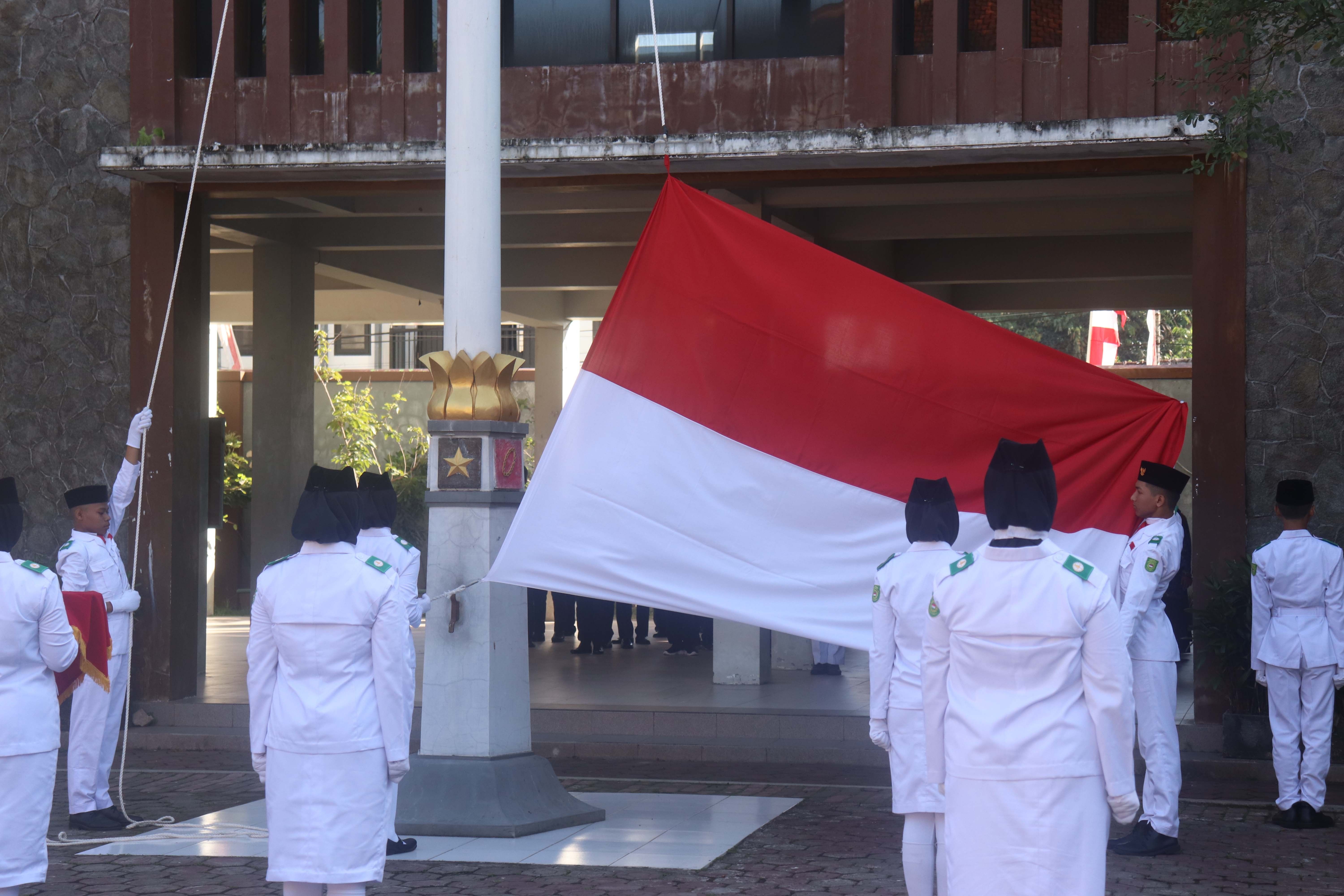  Inilah 6 SMA terbaik di Jember Jawa Timur baik Negeri maupun Swasta sebagai patokan untuk PPDB berdasarkan top rangking dari LTMPT / SMAN 1 Jember
