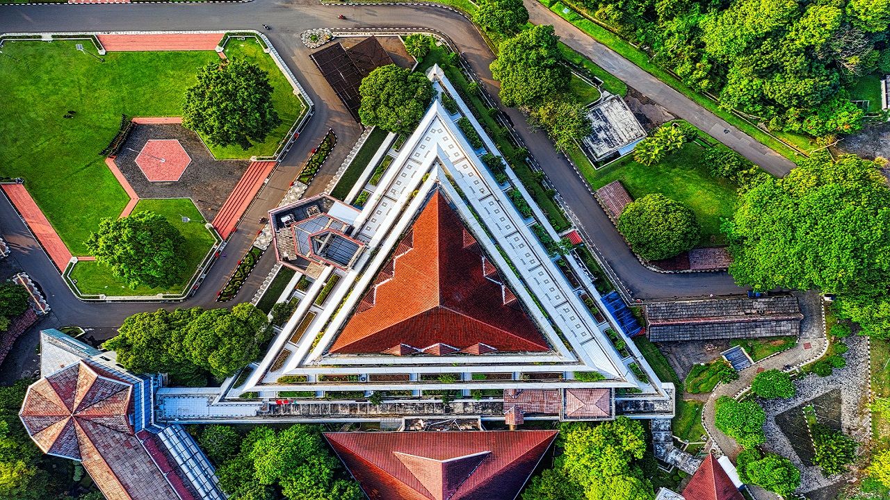 Ingin Kuliah di Sumatera Utara? Kenalan Dulu Sama Top 3 Kampus Terbaik di Sini Yuk!