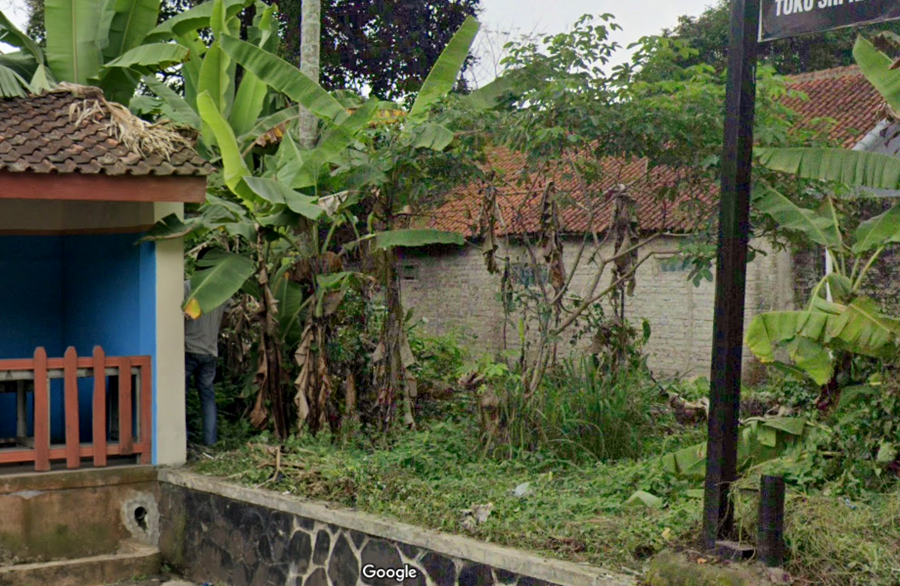 Sejak police line dibuka, tampaknya ada beberapa orang merasakan berjalan-jalan di halamah rumah TKP (tempat kejadian perkara) kasus Subang.