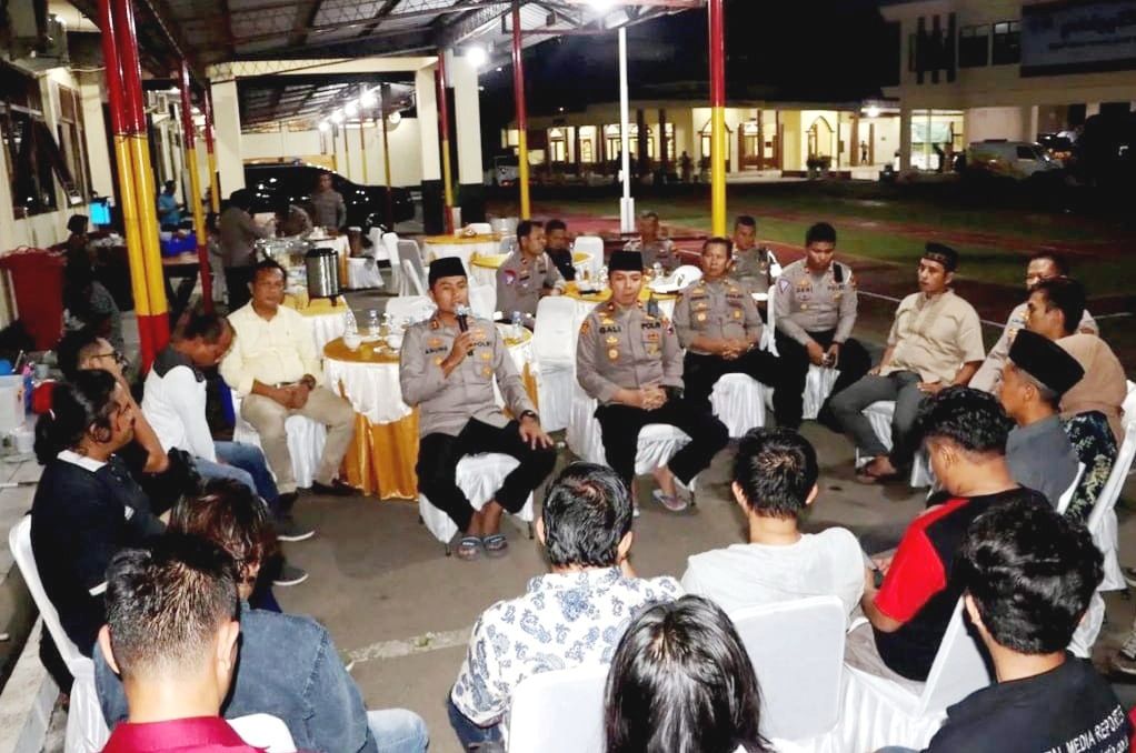 Kapolres Grobogan AKBP Dedy Anung Kurniawan didampingi Wakapolres Kompol Gali Atmajaya saat memberikan penjelasan kasus pemerasan, Jumat 24 Maret 2023. 
