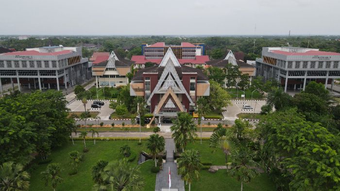 UNTAN sebagai Universitas terbaik di Provinsi Kalimantan Barat versi uniRank.