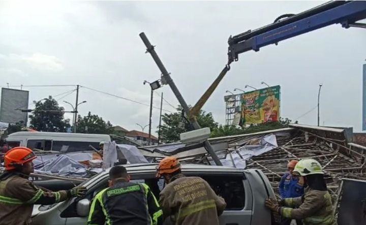 Baliho yang terpasang di Persimpangan 