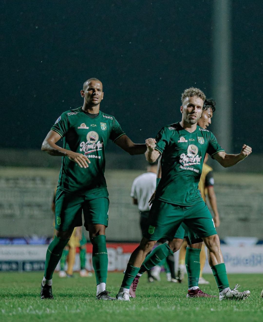 Taktik Aji Santoso – Pelatih Persebaya menjadi berjalan mulus dan menjadi kunci kemenangan klub berjuluk Bajul Ijo itu.