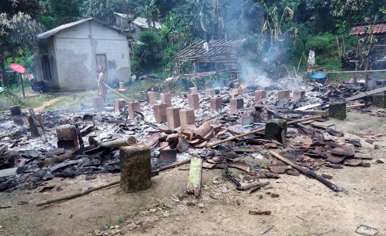 Rumah Warga di Cibitung Sukabumi Dilalap Si Jago Merah, Pemilik Trauma