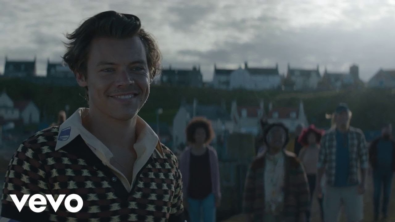 Harry Styles dalam musik video Adore You, Sumber: Youtube Harry Styles