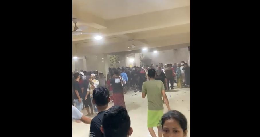 Potongan video kubah Masjid Ittifaqul Jamaah di Jalan Barukang, Kota Makassar, Sulawesi Selatan roboh.
