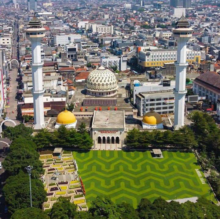 Masjid Raya Kota Bandung */tangkapan layar/Instagram/@meltoy.photo
