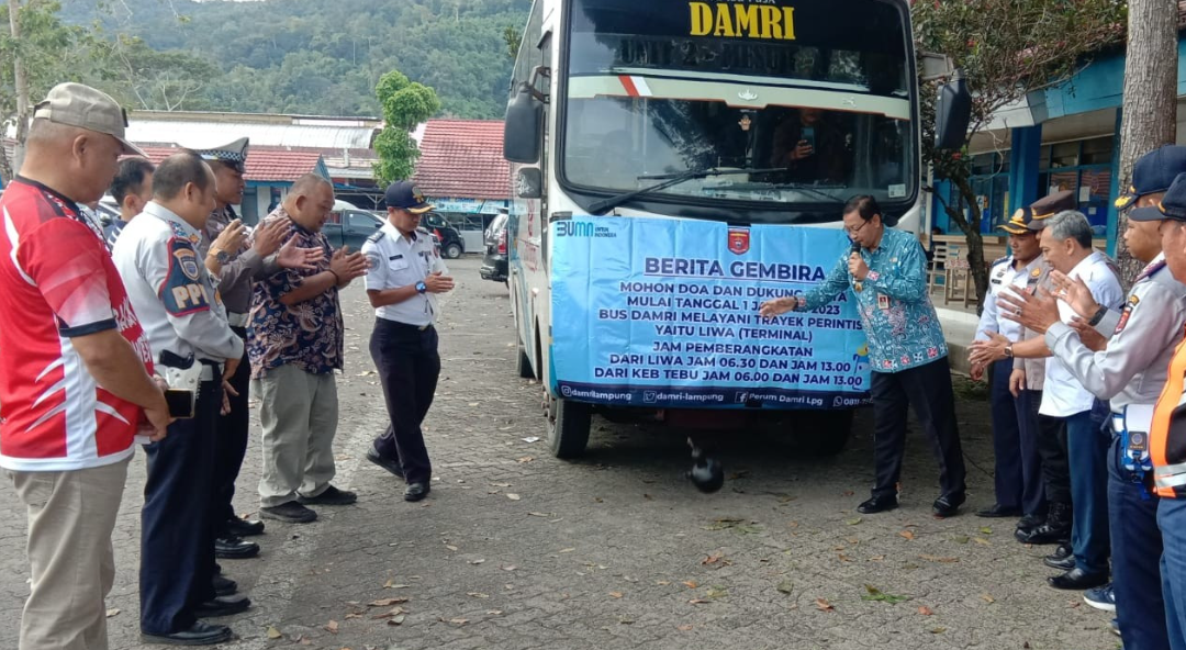 Dishub belum memastikan ada atau tidak penambahan bus dan kenaikan tarif DAMRI saat Mudik Balik Lebaran 2023 di Lampung Barat. Gambar arsip launching  bus DAMRI 1 Januari 2023