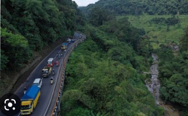 Jalan Cadas Pangeran Kabupaten Sumedang.