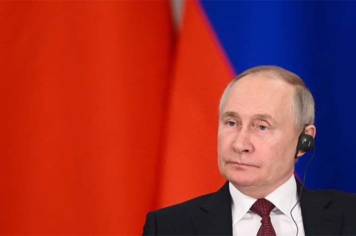 Presiden Rusia Vladimir Putin menghadiri pernyataan bersama dengan Presiden Cina Xi Jinping setelah pembicaraan mereka di Kremlin di Moskow, Rusia, 21 Maret 2023.