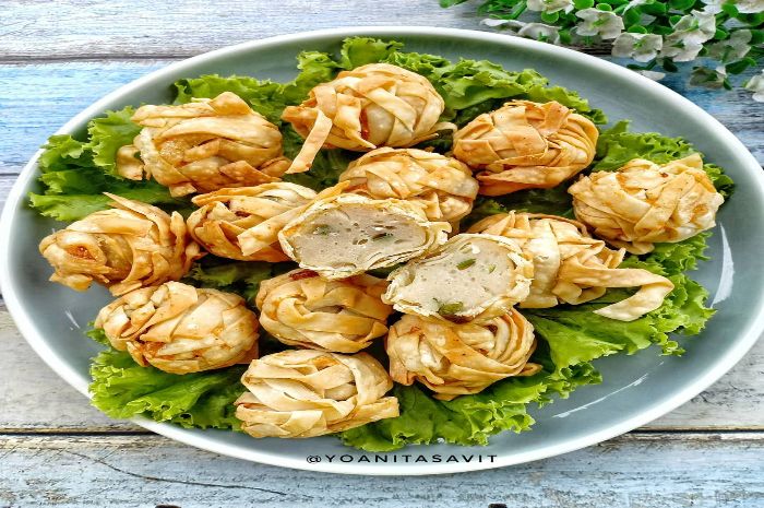  Sajian bola ayam kulit pangsit buat ide jualan takjil buka puasa
