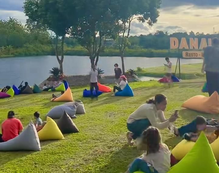 Suasana sore hari di Danau Abah Kultura BSD, Rekomendasi Tempat Bukber di Tangerang yang baru dan lagi viral/Tangkapan Layar/Instagram @danauabahofficial