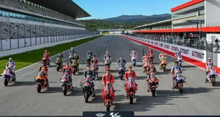 Peserta balapan Algarve International Circuit sedang bersiap