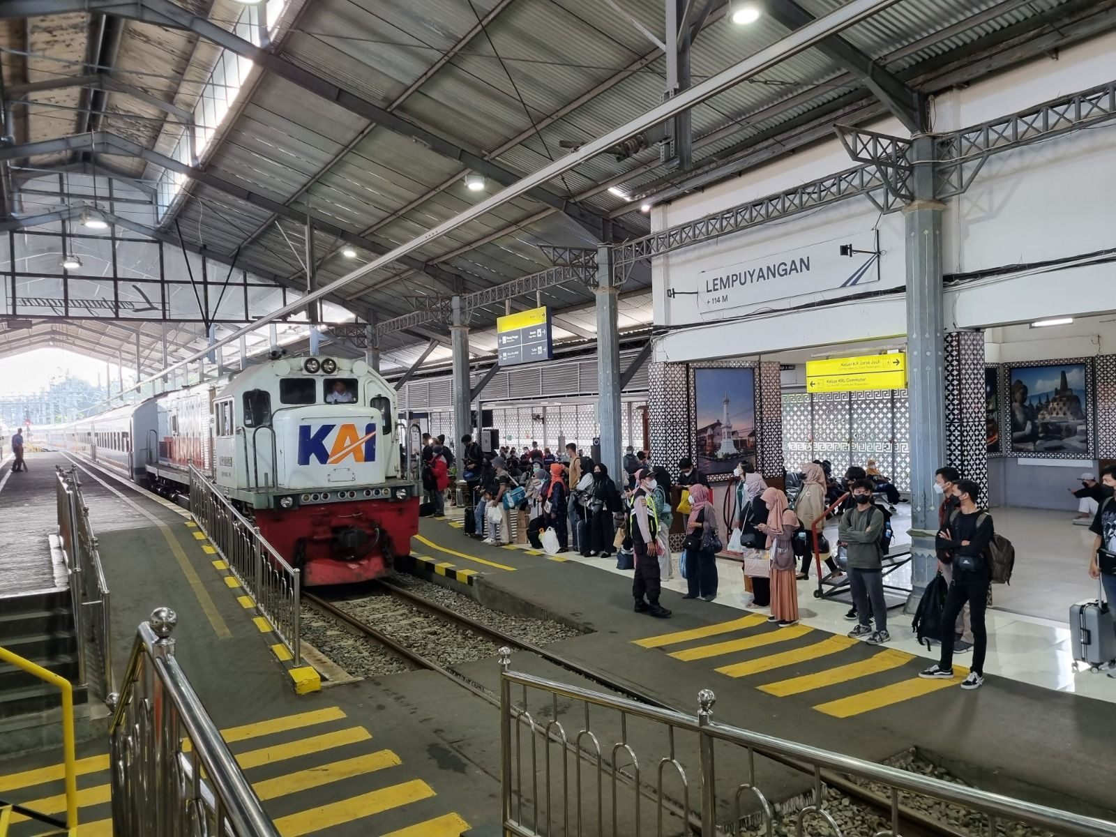 Mudik gratis dengan kereta api, plus gratis bawa motor masih dibuka pada musim mudik Lebaran 2023, di antara pendaftaran dapat dilakukan di Stasiun Purwosari Solo dan Stasiun Lempuyangan Yogya. Cek tanggal berangkat.