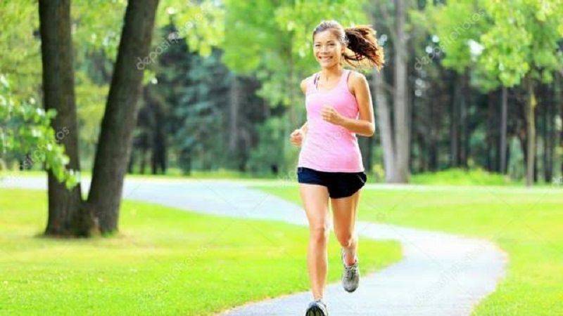 Orang perempuan sedang joging/tetap olah raga walau sedang Puasa/pixabay//