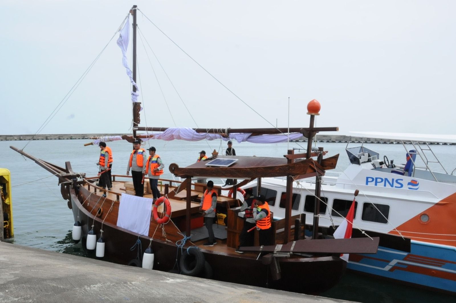 Kementerian Pendidikan, Kebudayaan, Riset, dan Teknologi (Kemendikbudristek) meresmikan peluncuran dua kapal tradisional karya Politeknik Perkapalan Negeri Surabaya (PPNS) dan SMKN 3 Buduran, Sidoarjo, Jawa Timur