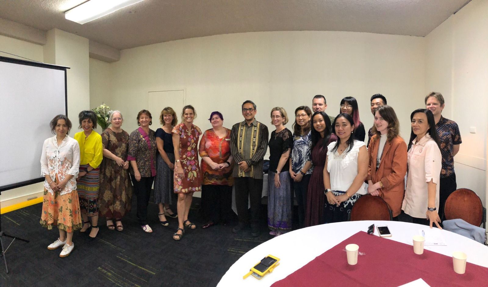 diskusi antara Atase Pendidikan dan Kebudayaan (Atdikbud) KBRI Canberra bersama guru-guru yang tergabung dalam Western Australia Indonesia Language Teacher Association (WILTA) pada Senin (20/2023).