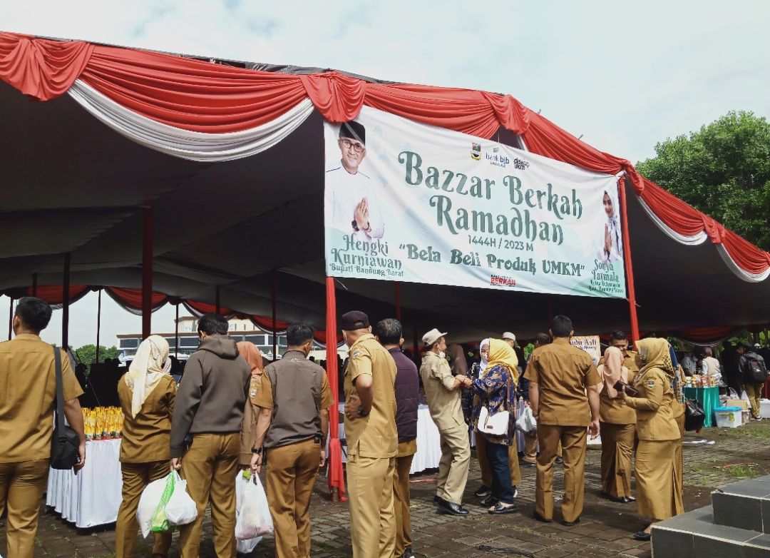 Pemda Kabupaten Bandung Barat selenggarakan Bazzar Berkah Ramadhan upaya meningkatkan perekonomian pelaku UMKM 