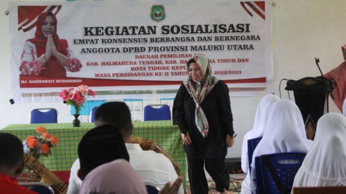 Anggota DPRD Provinsi Maluku Utara Hj.Rahmawati Muhammad melakukan Sosialisasi 4 Konsensus Berbangsa dan Bernegara di SMA Negeri 6 Kota Tidore Kepulauan