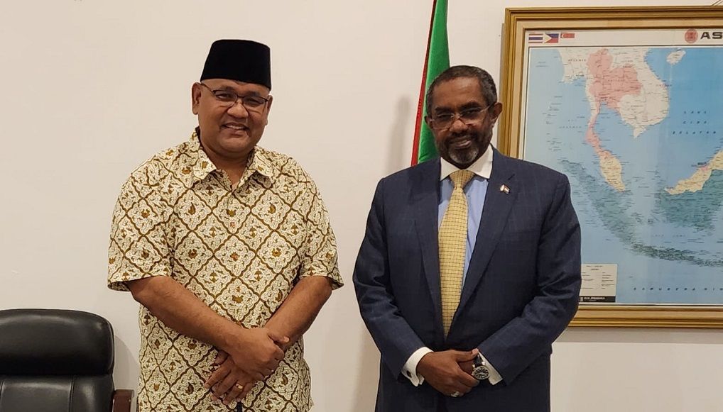Duta Besar Sudan, Yassir Mohammed Ali, ketika bertemu Ketua Umum Jaringan Media Siber Indonesia (JMSI), Teguh Santosa, di Kedubes Sudan di Kawasan Patra Kuningan, Jakarta Selatan, Jumat siang (24/3/2023). Foto: JMSI